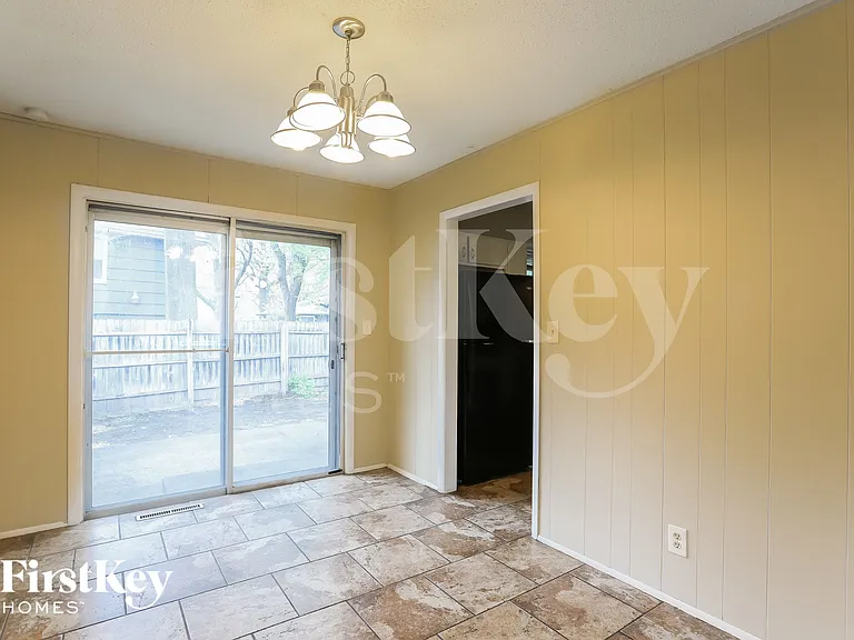 9207 Manchester Ave — Photo 5