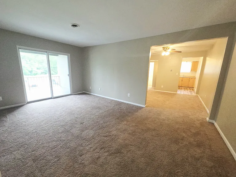 111 Pine Dr #10 — Photo 2