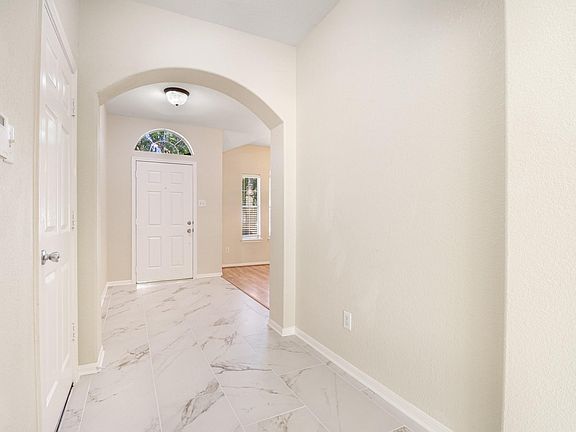 5th image of 14615 Rochelle Ct
