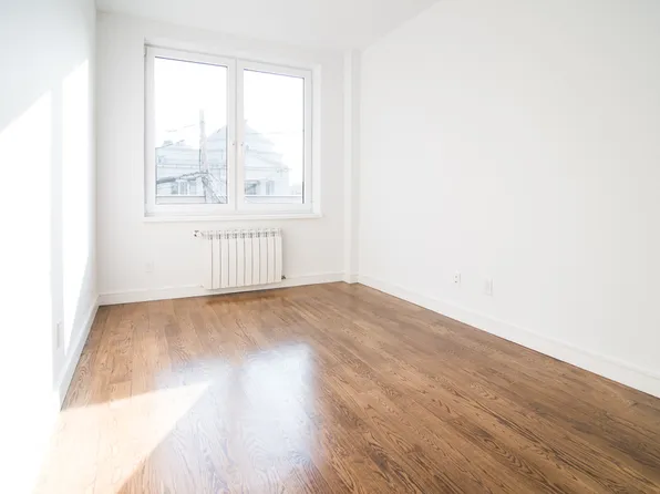 689 Leonard Street image 11 of 24