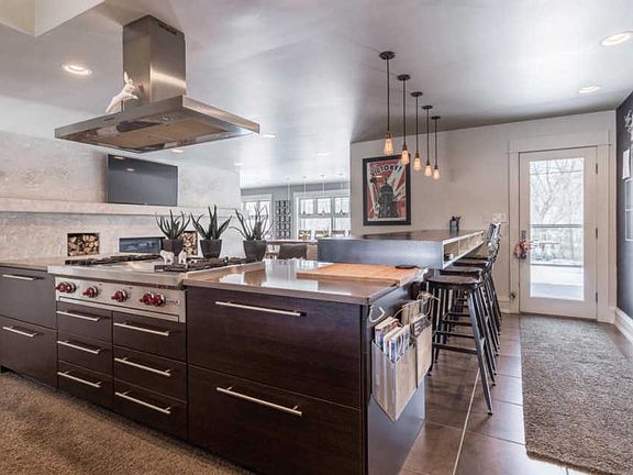 3rd image of 9458 N Regent Ct