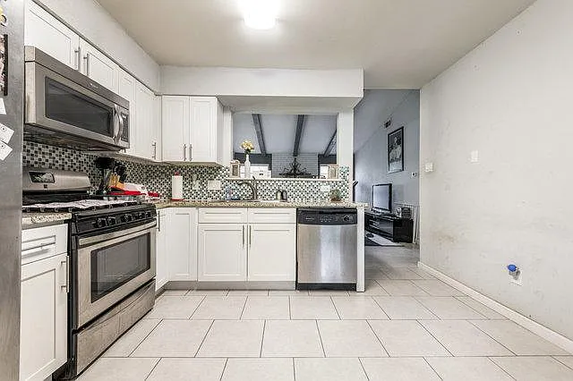 3 bed, 1100 sqft, $1,950 — Photo 4