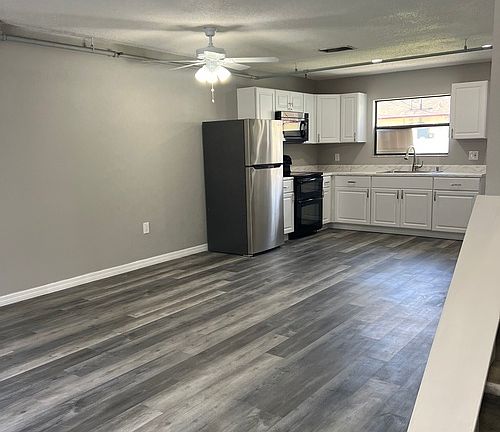 3rd image of 1408 Montana Ave #1408