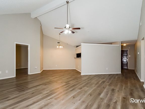 4th image of 905 Sandhurst Dr