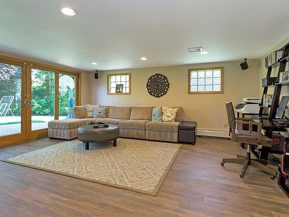 4th image of 64 Parkway Dr