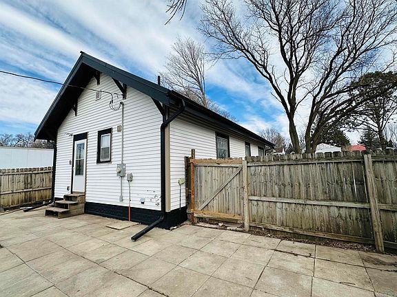 3rd image of 111 Summit St