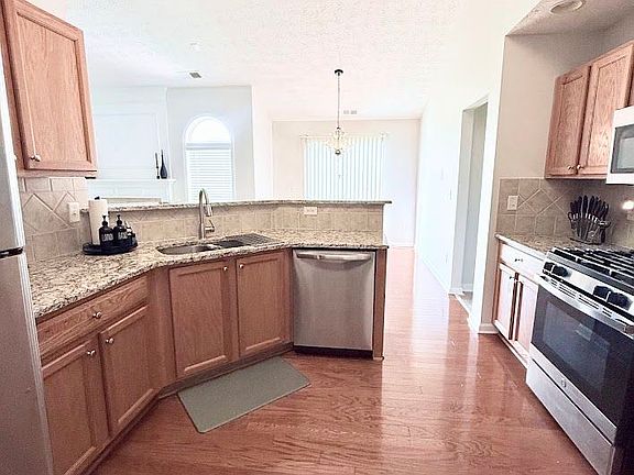 4th image of 319 Wildwood Pt