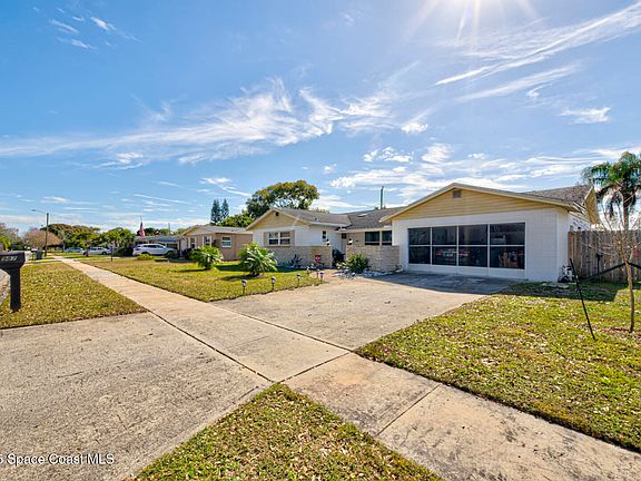 3rd image of 987 Sarazen Dr