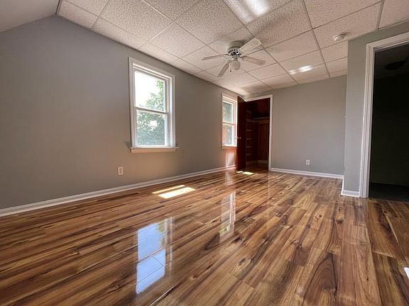 4th image of 27 Main St