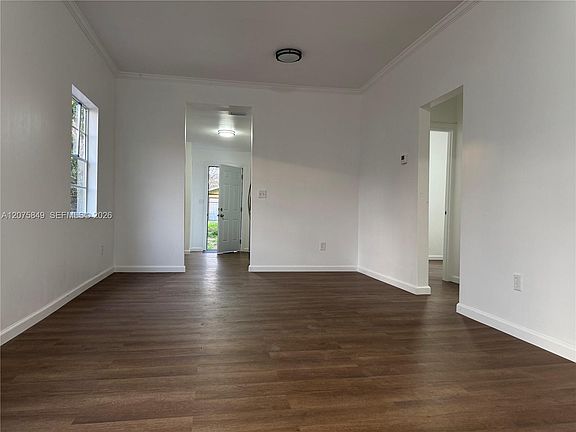 5th image of 822 Lemon Ave