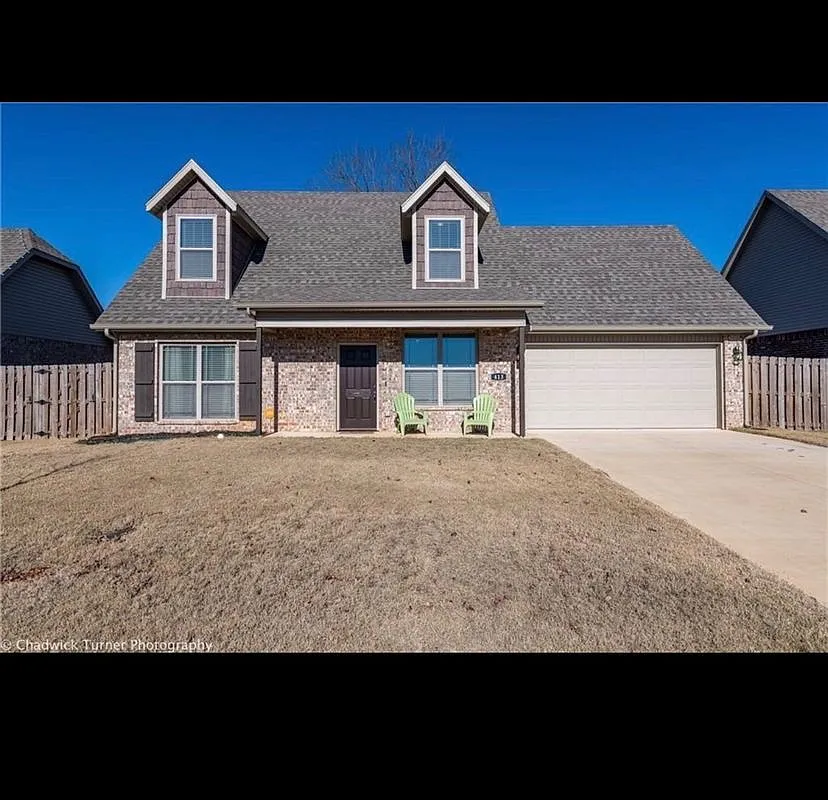 3 bed, 2.0 bath, 1656 sqft, $2,000 — Photo 1