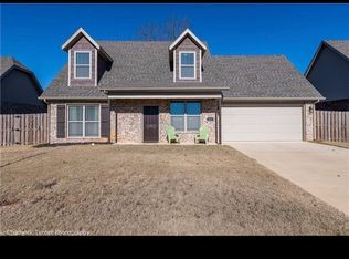 413 W Laurel Ave, Rogers, AR 72758