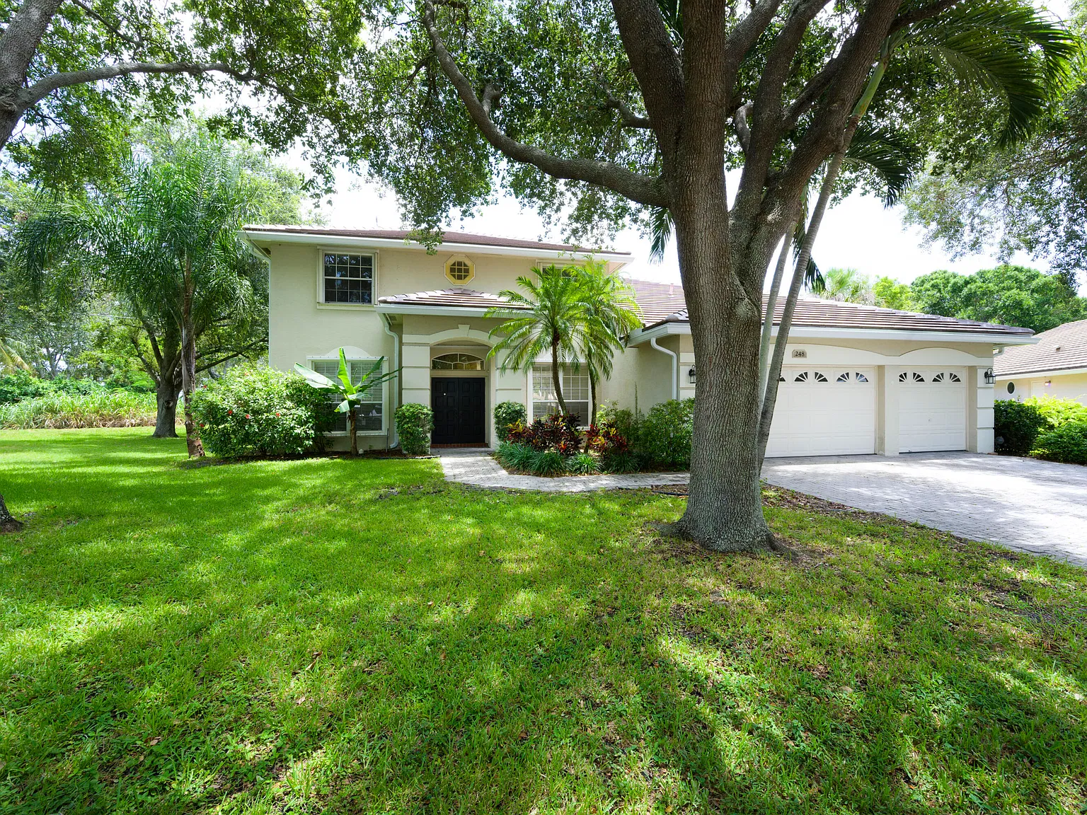 5 bed, 2.5 bath, 3231 sqft, $6,000 — Photo 2