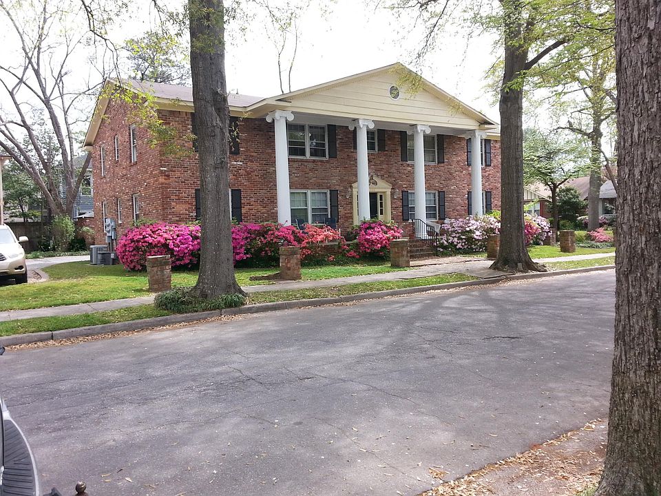 
Front of building.



.Front of the building

