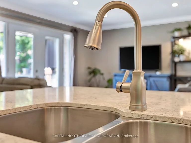 2092 Marine Dr — Photo 11
