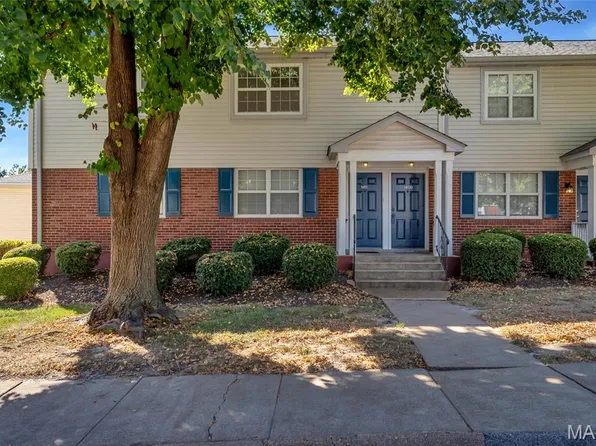 1409 Peacock Ln, Saint Louis, MO 63144