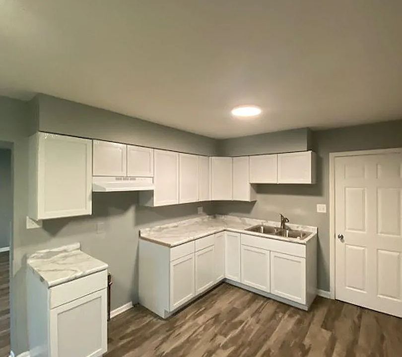2nd image of 4033 Jackson St