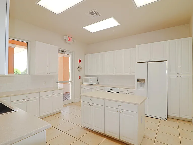 11547 SW Rockingham Dr — Photo 36
