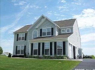 122 Snowberry Ln, Camillus, NY 13031