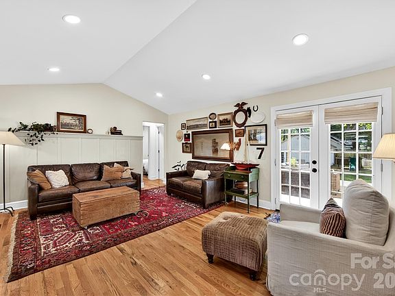 5th image of 3910 Admiral Ave