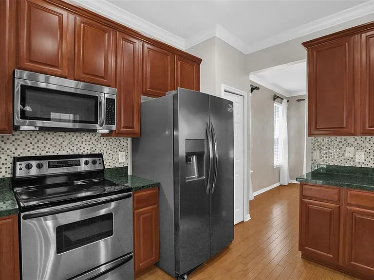 2165 Ridgewood St — Photo 11
