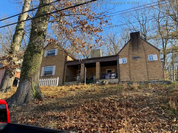 617 Montrose Dr, South Charleston, WV 25303