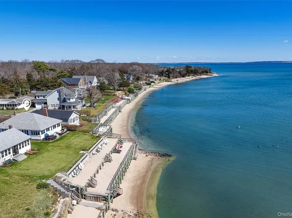 1400 Peconic Bay Boulevard, Jamesport, NY 11901