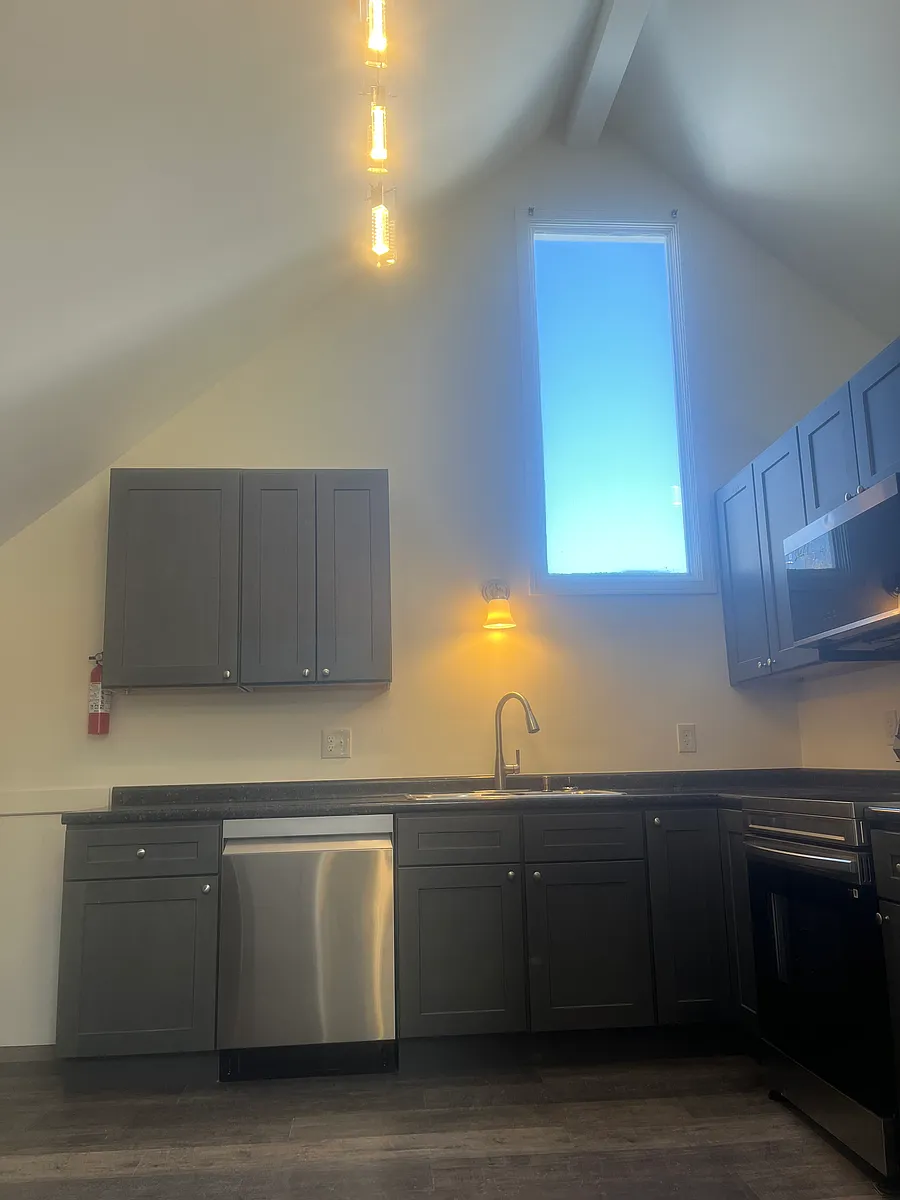 Building Photo - 121 Park St #4