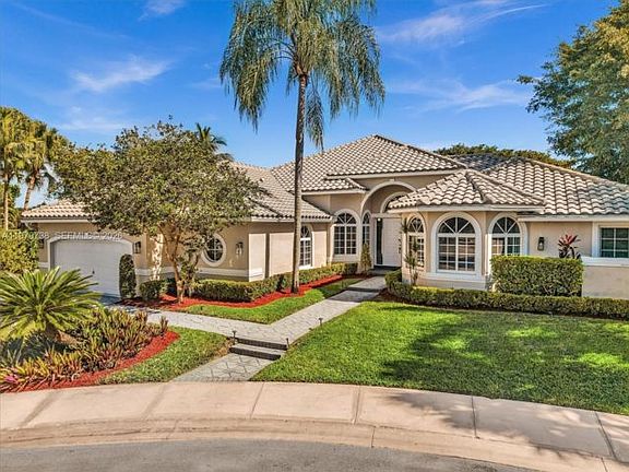2nd image of 2756 Meadowood Dr