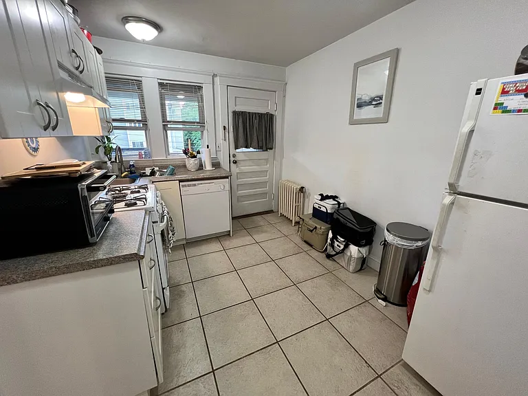 949 Hancock St #7 — Photo 4