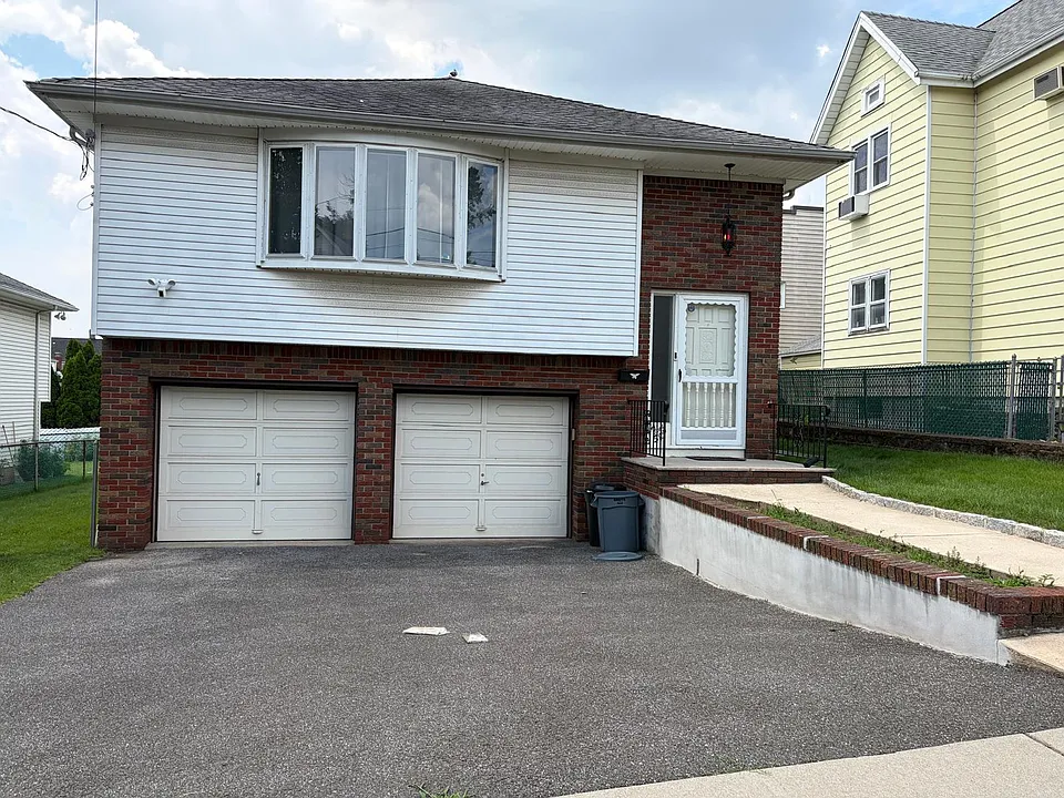 566 Anderson Ave