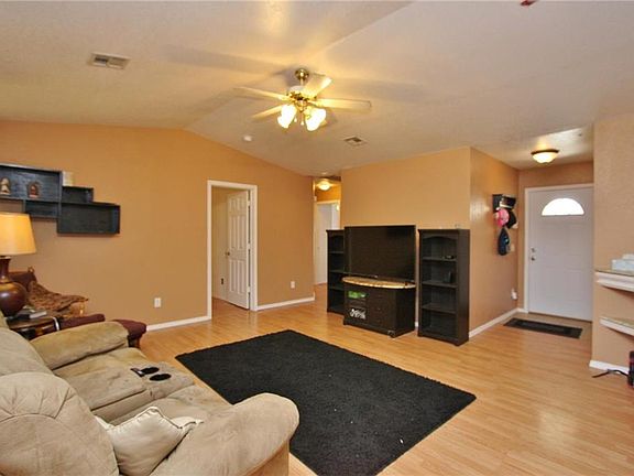 5th image of 916 Tulip Dr
