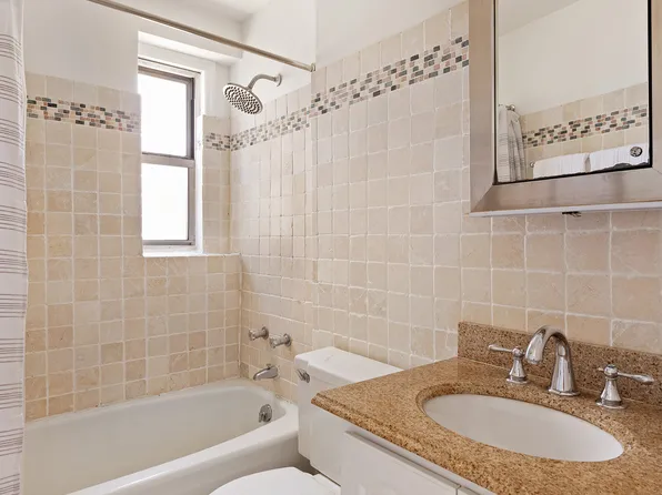 525 East 82nd Street image 22 of 27