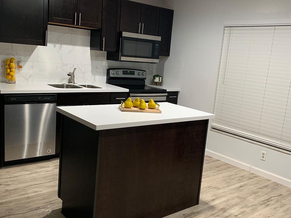 1st image of 103 SE 12th Ave #105