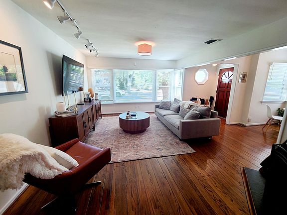 4th image of 5174 Canoga Ave