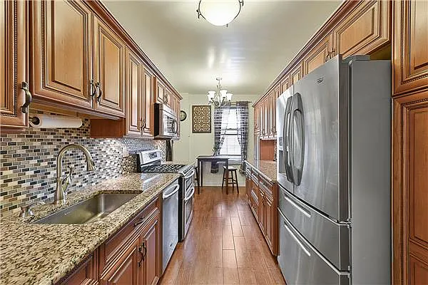 Sold by Exclusive Properties Sotheby's International Realty | media 33