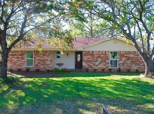 204 Live Oak St, Azle, TX 76020