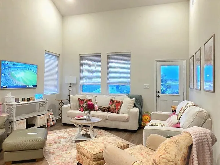 221 Travis Ln — Photo 10