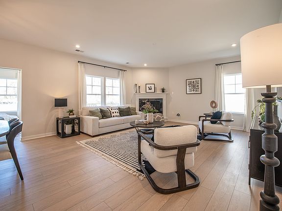 003 HHHunt Homes King Family Room