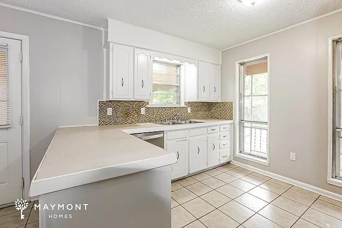 8707 Oakhaven Dr — Photo 8