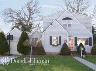 136 Fairview Ave, Oceanside, NY 11572