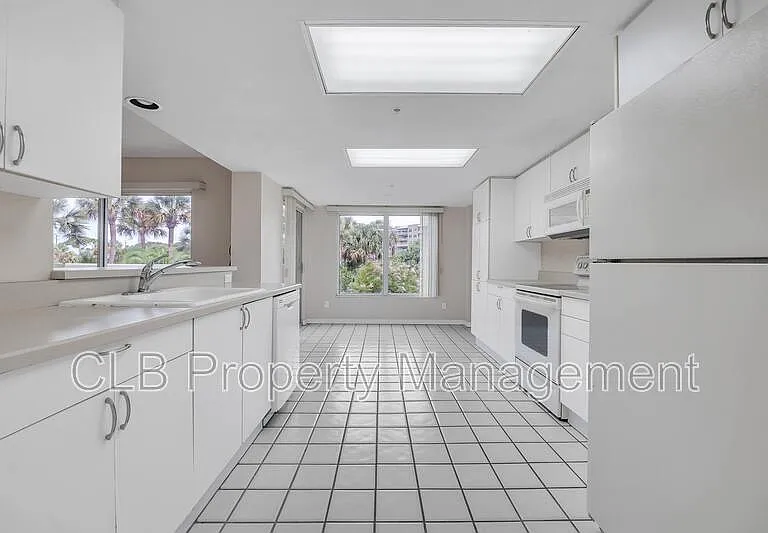 3 Oceans West Blvd #2B4 — Photo 4