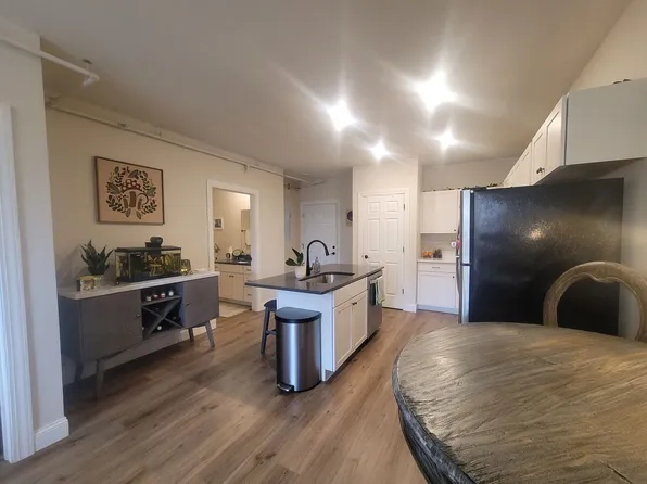 2577 Downer, 2577 N Downer Ave #208, Milwaukee, WI 53211