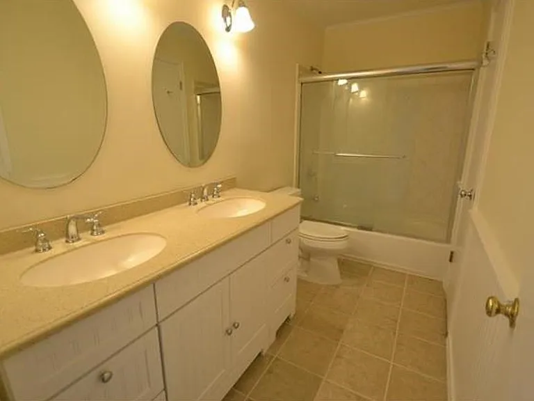 11 Idlewood — Photo 23