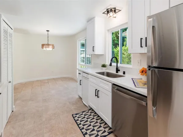 2304 Altisma Way Unit 108, Carlsbad, CA 92009
