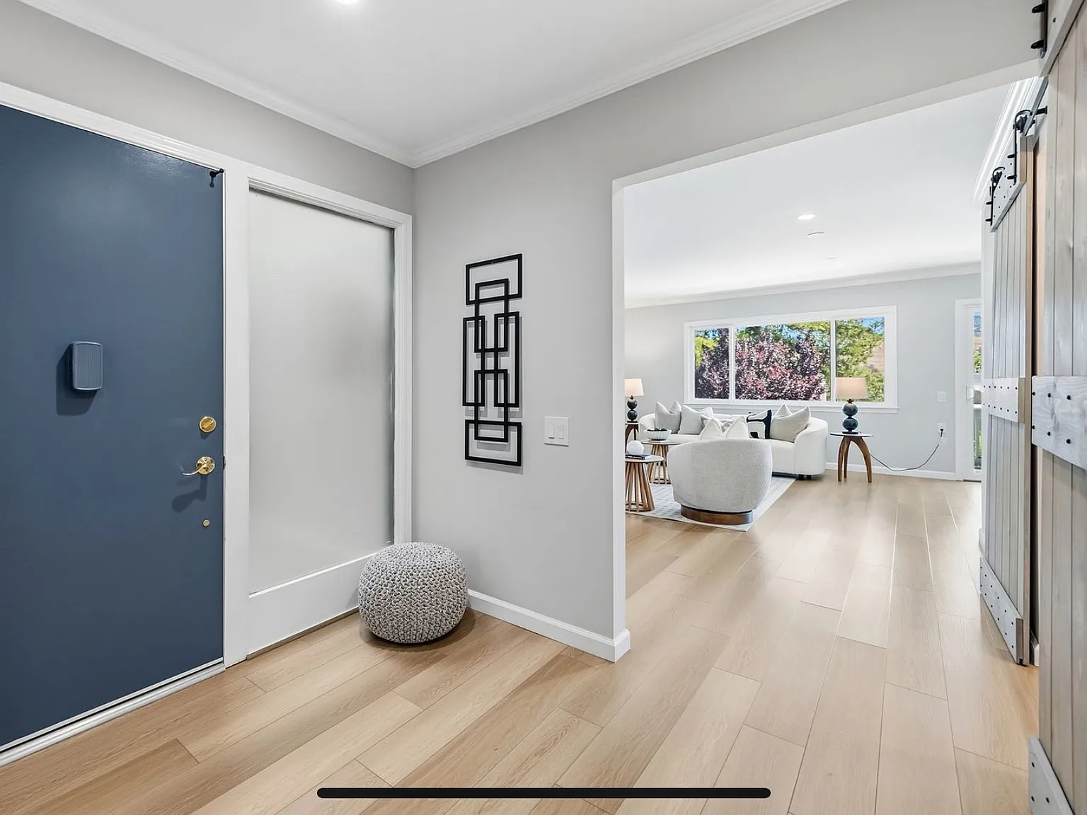 2 bed, 1054 sqft, $3,950 — Photo 2