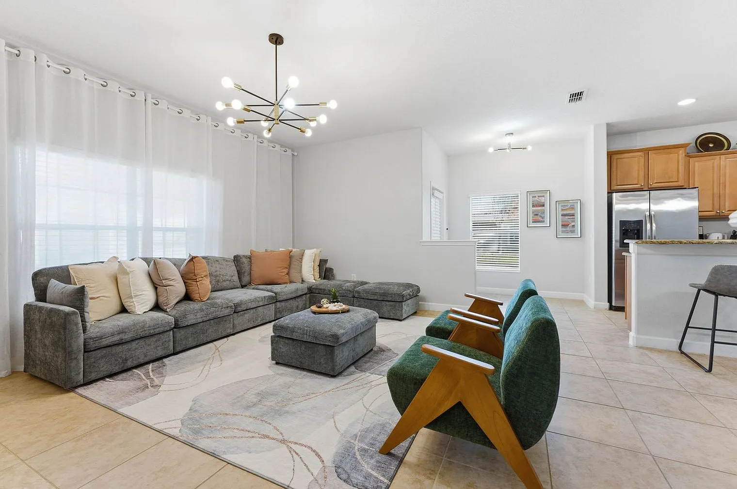5 bed, 4.0 bath, 2023 sqft, $3,554 — Photo 3