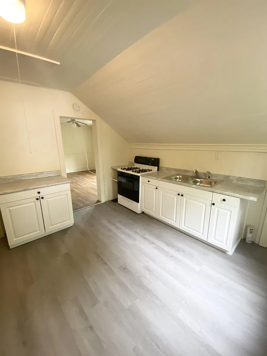Building Photo - 416 Holcomb St #2