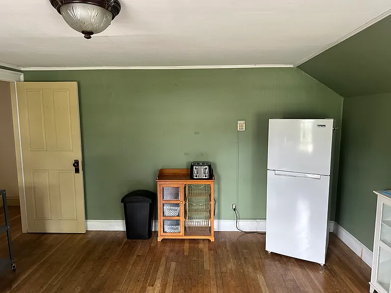 84 Court St — Photo 8