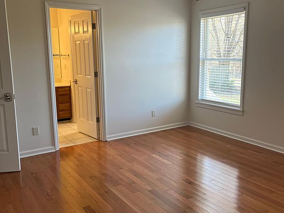 4th image of 3549 Crestwood Dr